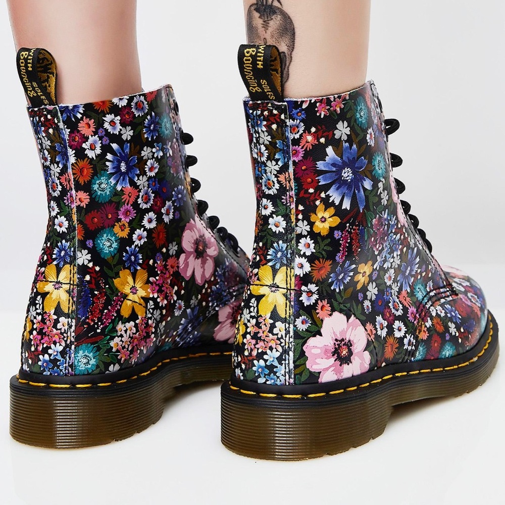NEW Dr Martens Wanderlust Pascal Boots Floral Doc Martens New No Box Size 8